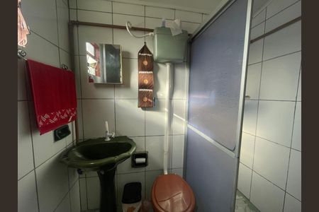 Casa à venda com 96m², 2 quartos e 1 vaga Casa à venda com 96m², 2 quartos e 1 vagaBanheiro