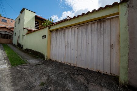 Casa para alugar com 180m², 3 quartos e 4 vagas Casa para alugar com 180m², 3 quartos e 4 vagasFachada