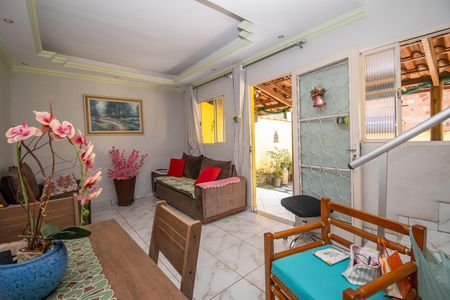 Sala de casa para alugar com 3 quartos, 180m² em Chacaras Reunidas Santa Terezinha, Contagem