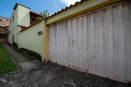 Casa para alugar com 180m², 3 quartos e 4 vagas Casa para alugar com 180m², 3 quartos e 4 vagasFachada