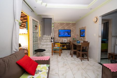 Casa para alugar com 180m², 3 quartos e 4 vagas Casa para alugar com 180m², 3 quartos e 4 vagasSala