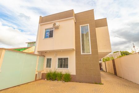 Casa de condomínio para alugar com 110m², 3 quartos e 1 vaga Casa de condomínio para alugar com 110m², 3 quartos e 1 vagaFachada