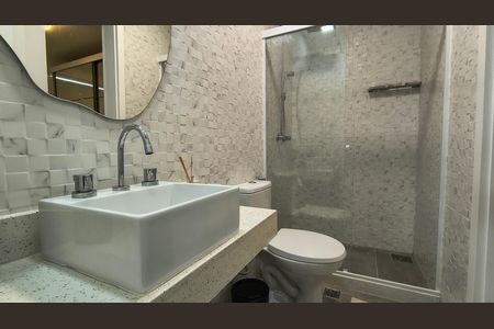 Apartamento para alugar com 90m², 2 quartos e 2 vagasBanheiro da Suíte 2 e Social