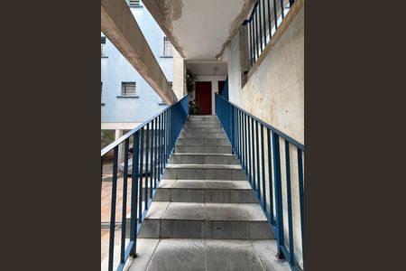 Apartamento à venda com 45m², 2 quartos e 1 vaga Apartamento à venda com 45m², 2 quartos e 1 vagaEscada