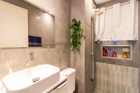 Apartamento à venda com 45m², 2 quartos e 1 vaga Apartamento à venda com 45m², 2 quartos e 1 vagaBanheiro