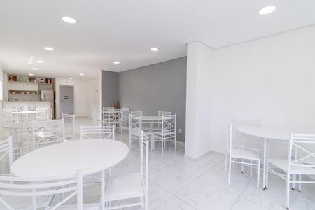 Apartamento para alugar com 46m², 2 quartos e 1 vaga Apartamento para alugar com 46m², 2 quartos e 1 vagaÁrea comum - Salão de festas