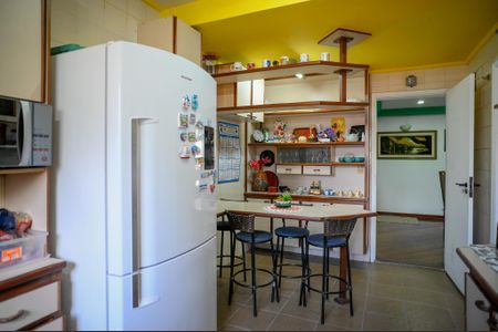 Apartamento para alugar com 151m², 3 quartos e 2 vagas Apartamento para alugar com 151m², 3 quartos e 2 vagasCozinha