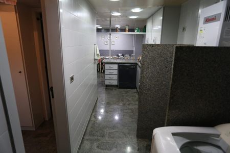 Apartamento à venda com 206m², 4 quartos e 3 vagasCozinha