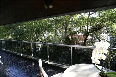 Apartamento à venda com 206m², 4 quartos e 3 vagasVaranda