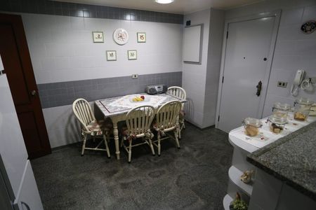 Apartamento à venda com 206m², 4 quartos e 3 vagasCozinha