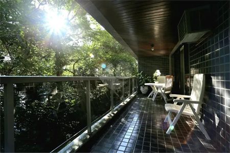 Apartamento à venda com 206m², 4 quartos e 3 vagasVaranda