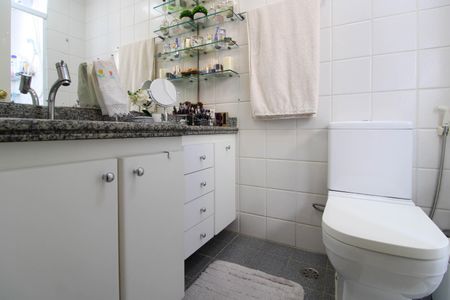 Apartamento à venda com 58m², 1 quarto e 2 vagas Apartamento à venda com 58m², 1 quarto e 2 vagasBanheiro