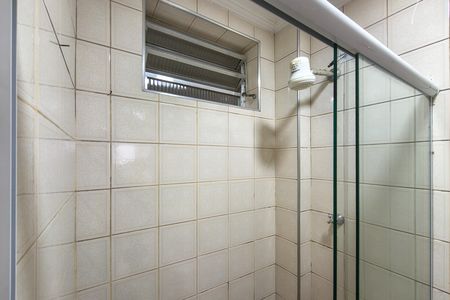 Banheiro  de kitnet/studio para alugar com 0 quarto, 33m² em Boqueirão, Praia Grande