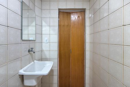 Banheiro  de kitnet/studio para alugar com 0 quarto, 33m² em Boqueirão, Praia Grande
