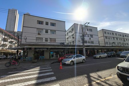 Studio para alugar com 33m², 0 quarto e 1 vaga Studio para alugar com 33m², 0 quarto e 1 vagaFachada