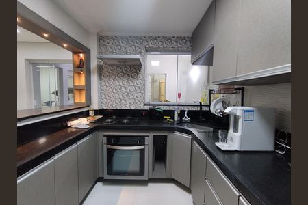 Casa para alugar com 221m², 4 quartos e 2 vagas Casa para alugar com 221m², 4 quartos e 2 vagasCozinha - Armários
