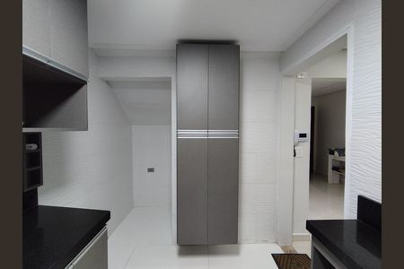 Casa para alugar com 221m², 4 quartos e 2 vagas Casa para alugar com 221m², 4 quartos e 2 vagasCozinha - Armários