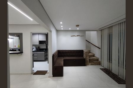 Casa para alugar com 221m², 4 quartos e 2 vagas Casa para alugar com 221m², 4 quartos e 2 vagasSala