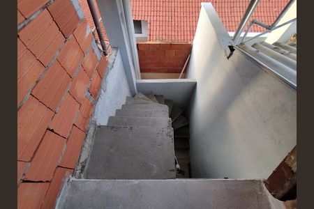 Casa para alugar com 221m², 4 quartos e 2 vagas Casa para alugar com 221m², 4 quartos e 2 vagasEscada