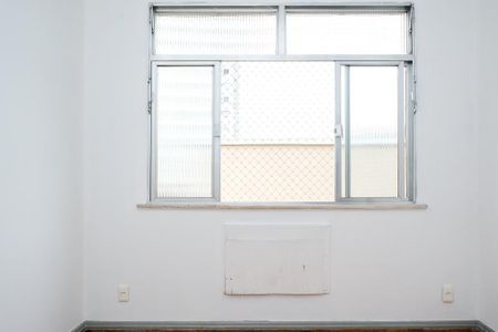 Quarto 2 de apartamento para alugar com 2 quartos, 900m² em Centro, Nova Iguaçu