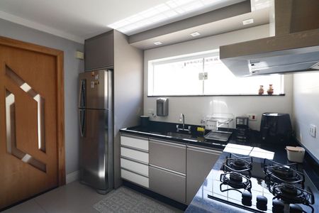 Casa à venda com 180m², 3 quartos e 2 vagas