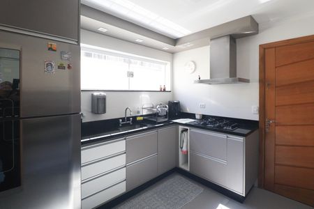 Casa à venda com 180m², 3 quartos e 2 vagas