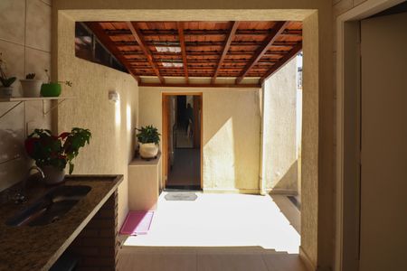 Casa à venda com 180m², 3 quartos e 2 vagas