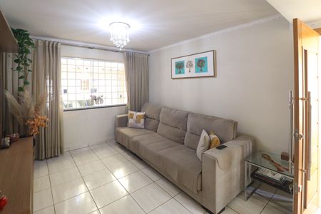 Casa à venda com 180m², 3 quartos e 2 vagas