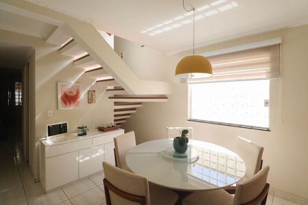 Casa à venda com 180m², 3 quartos e 2 vagas