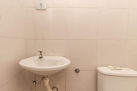 Banheiro de apartamento para alugar com 1 quarto, 38m² em Parque Vitoria, São Paulo