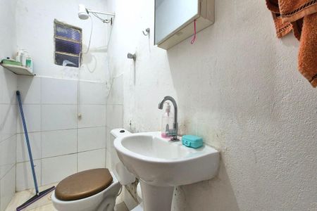 Banheiro de casa à venda com 2 quartos, 50m² em Parque Santa Bárbara, Campinas
