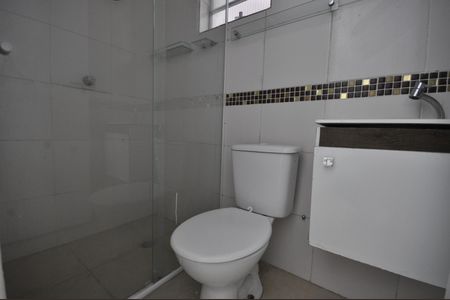 Banheiro de apartamento para alugar com 1 quarto, 39m² em Parque Vitoria, São Paulo
