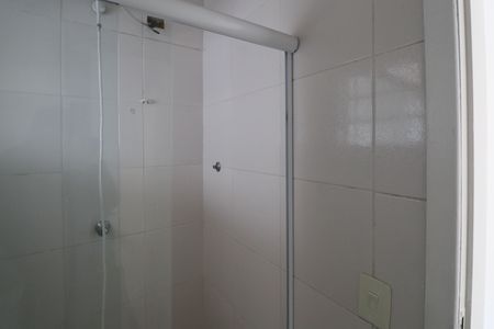 Banheiro  de apartamento para alugar com 1 quarto, 38m² em Parque Vitoria, São Paulo
