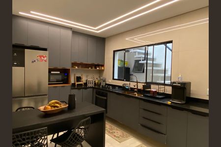 Casa à venda com 250m², 3 quartos e 1 vaga Casa à venda com 250m², 3 quartos e 1 vagaCozinha