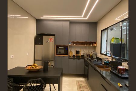 Casa à venda com 250m², 3 quartos e 1 vaga Casa à venda com 250m², 3 quartos e 1 vagaCozinha