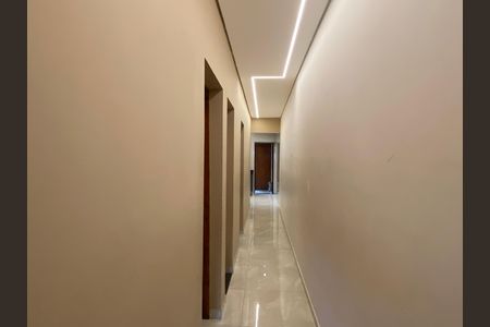 Sala - Corredor de casa à venda com 3 quartos, 250m² em Km 18, Osasco