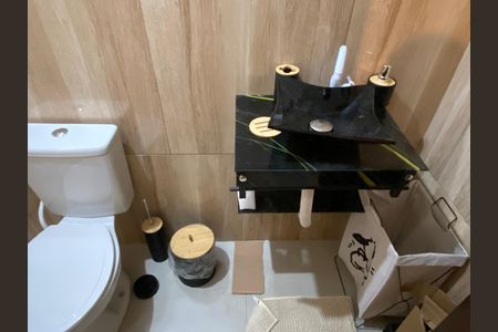 Casa à venda com 250m², 3 quartos e 1 vaga Casa à venda com 250m², 3 quartos e 1 vagaBanheiro 2