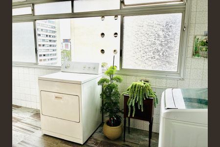 Apartamento à venda com 138m², 3 quartos e 2 vagas Apartamento à venda com 138m², 3 quartos e 2 vagasÁrea de Serviço