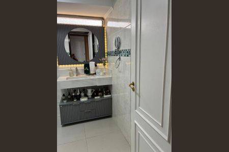 Apartamento à venda com 138m², 3 quartos e 2 vagas Apartamento à venda com 138m², 3 quartos e 2 vagasBanheiro