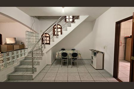 Casa à venda com 218m², 3 quartos e 2 vagas