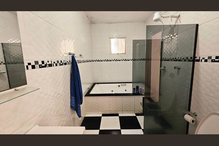 Casa à venda com 218m², 3 quartos e 2 vagas