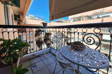 Apartamento à venda com 172m², 4 quartos e 2 vagas Apartamento à venda com 172m², 4 quartos e 2 vagasVaranda da Sala