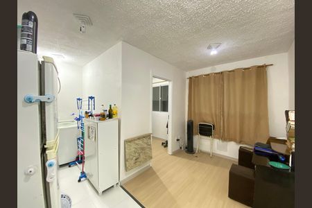 Sala/Cozinha de apartamento para alugar com 2 quartos, 32m² em Parque Novo Mundo, São Paulo