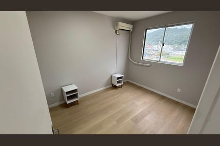 Quarto de apartamento para alugar com 2 quartos, 57m² em Serraria, São José