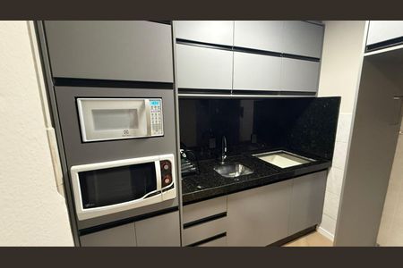 Cozinha de apartamento para alugar com 2 quartos, 57m² em Serraria, São José
