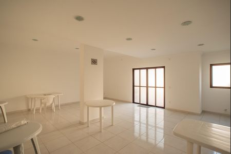Apartamento à venda com 53m², 2 quartos e 1 vaga Apartamento à venda com 53m², 2 quartos e 1 vagaÁrea comum - Salão de festas