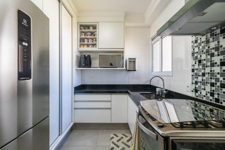 Cozinha de apartamento à venda com 4 quartos, 105m² em Jardim Tupanci, Barueri