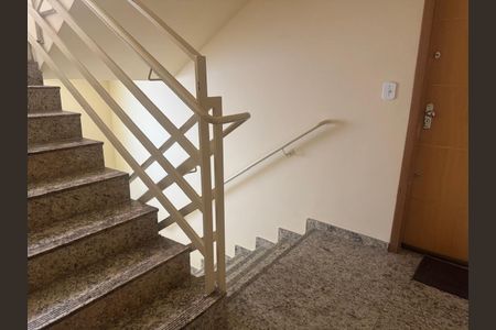 Apartamento à venda com 72m², 3 quartos e 1 vaga Apartamento à venda com 72m², 3 quartos e 1 vagaEscada do Prédio