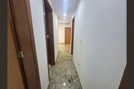 Apartamento à venda com 72m², 3 quartos e 1 vaga Apartamento à venda com 72m², 3 quartos e 1 vagaCorredor íntimo