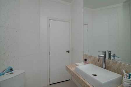 Casa de condomínio para alugar com 255m², 4 quartos e 4 vagas Casa de condomínio para alugar com 255m², 4 quartos e 4 vagasBanheiro do Quarto 4 Suíte